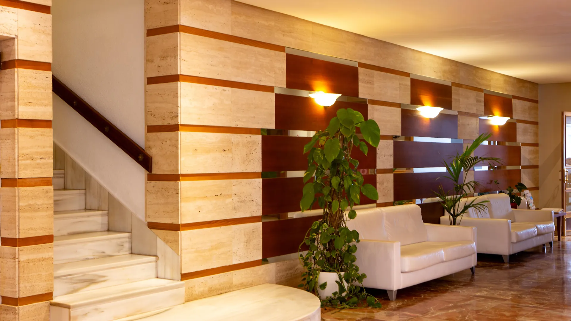 Hotel O7 Colombo S'Illot   S'Illot (Mallorca)