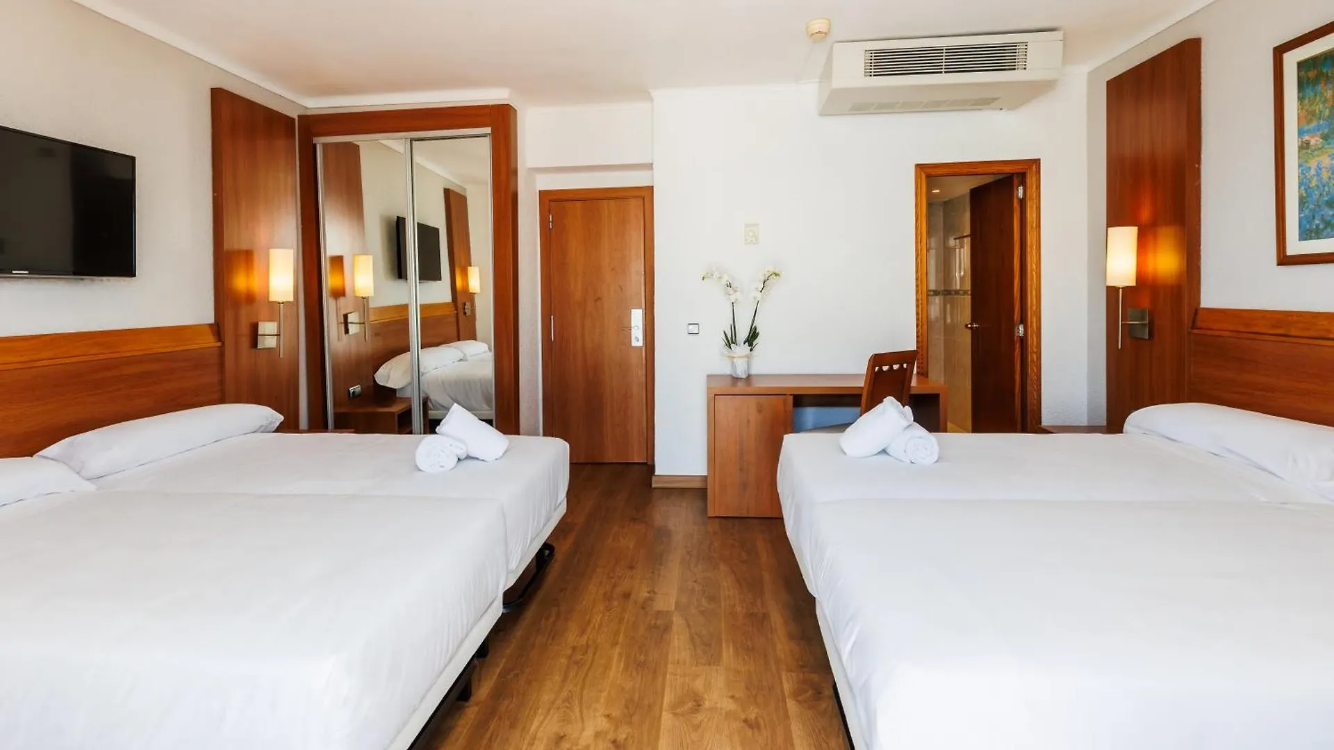 Hotel O7 Colombo S'Illot