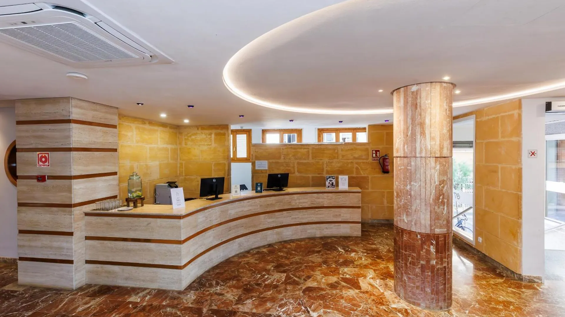 Hotel O7 Colombo S'Illot
