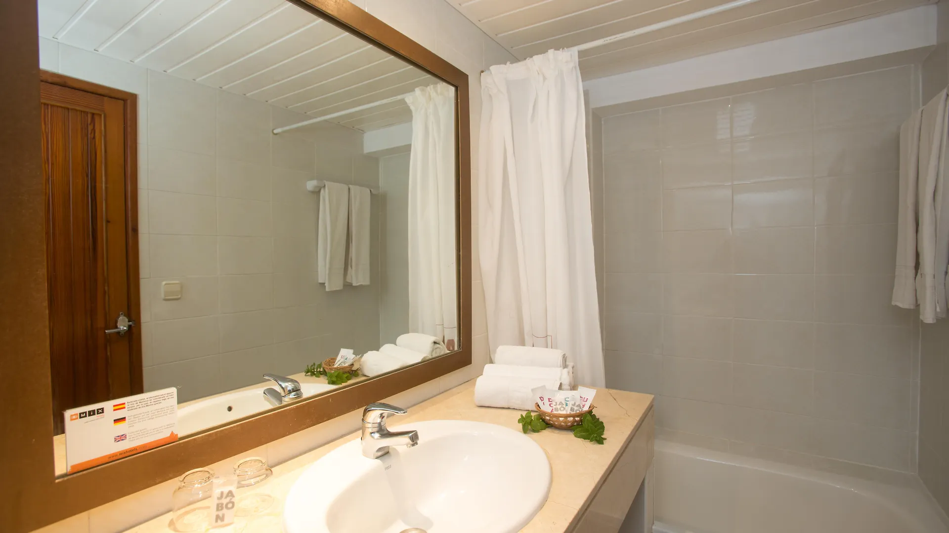 O7 Colombo Otel S'Illot  S'Illot (Mallorca)