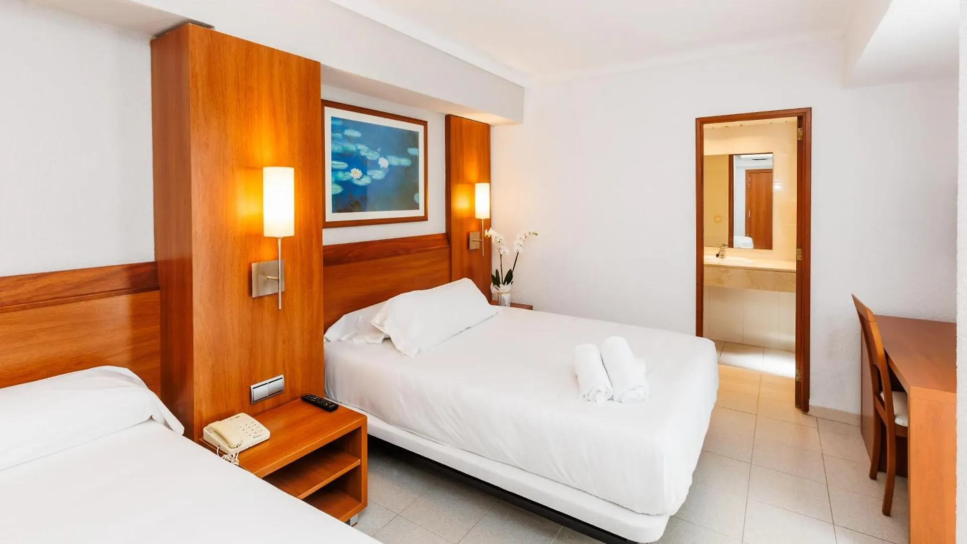 O7 Colombo Otel S'Illot  S'Illot (Mallorca)