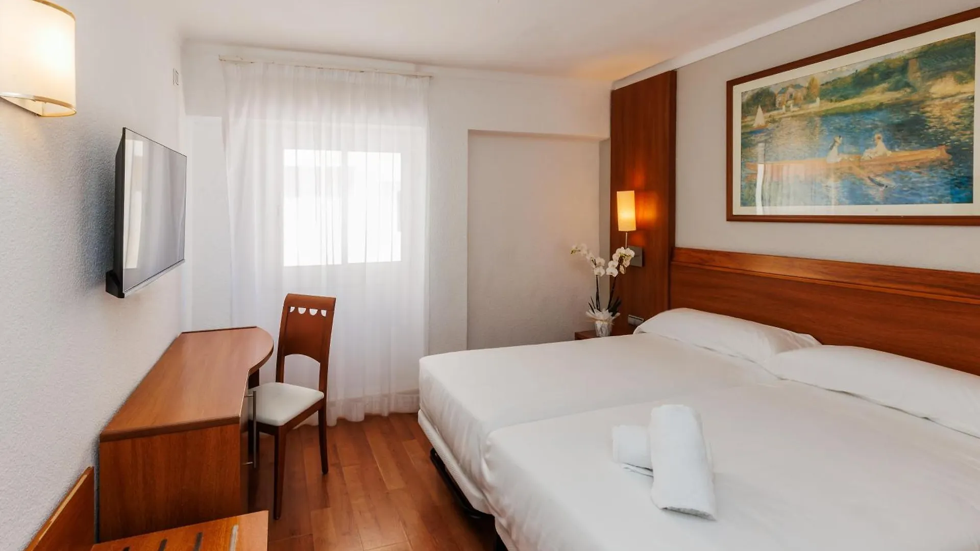***  O7 Colombo Otel S'Illot  İspanya